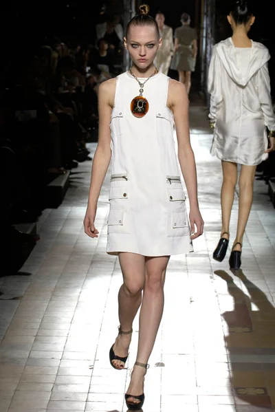 Look 15